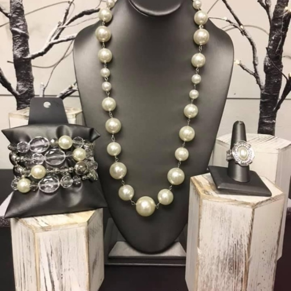 Paparazzi Pearl & Acrylic Necklace and Bracelet